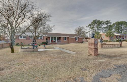 Dentsville Casa | Columbia Home Rental with Hot Tub 9 Mi to UofSC!