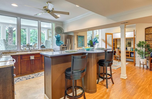 Columbia Apartamento | Lakefront Retreat w/ Sunroom, Patio & Kayak!