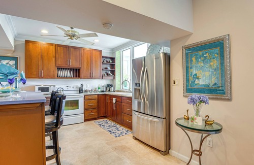 Columbia Apartamento | Lakefront Retreat w/ Sunroom, Patio & Kayak!