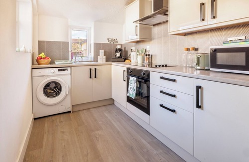 Sutton-in-Ashfield Casa | Columbia - Sleeps 5, WiFi, Parking, Netflix, Near Peak District