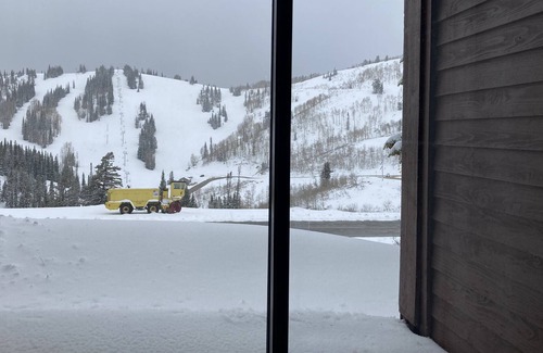 Powder Mountain Apartamento | Columbine Inn 104 ski-in ski-out Powder Mountain hotel room for up to 4 guests