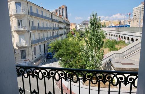 Gares Apartamento | Comédie ST-Roch - T2 - Hypercentre Gare - CLIM & NETFLIX