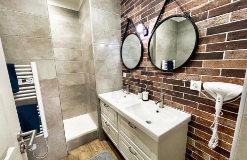 Gares Apartamento | Comédie ST-Roch - T2 - Hypercentre Gare - CLIM & NETFLIX