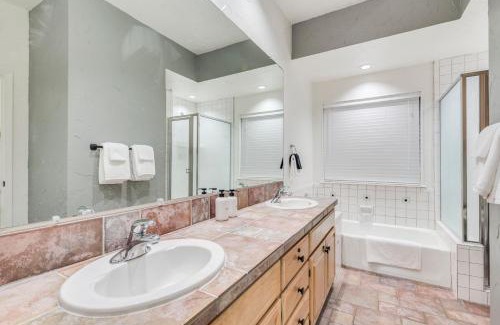 New Braunfels Apartamento | Comal Condo - Riverfont Complex Across from Schlitterbahn