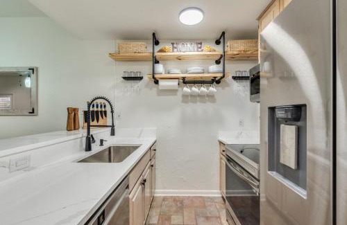 New Braunfels Apartamento | Comal Condo - Riverfont Complex Across from Schlitterbahn
