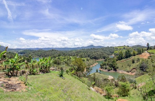 Guatape Cabina | Comarca Hobbit El Penol