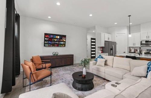 MLK Casa | Combined Luxurious Home - Up to 18 Guests