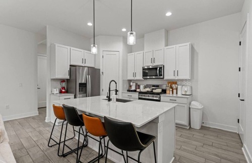 MLK Apartamento | Combined Luxurious Home - Up to 18 Guests