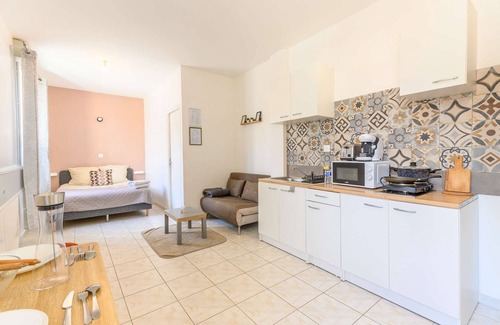 Tremblay-les-Gonesse Apartamento | Come and discover the cocoon of l'impasse in Tremblay en France with our Deluxe studio!