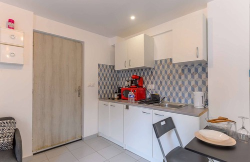 Tremblay-les-Gonesse Apartamento | Come and discover the cocoon of l'impasse in Tremblay en France with our Deluxe studio!