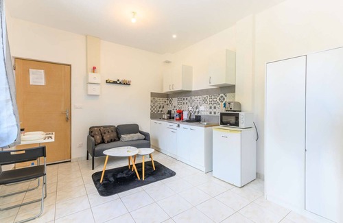 Tremblay-les-Gonesse Apartamento | Come and discover the cocoon of l'impasse in Tremblay en France with our Deluxe studio!
