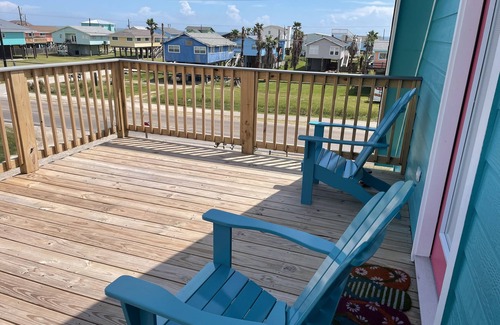 Surfside Beach Casa | Come and enjoy the beautiful Surfside beach and “heav’n fun” in this cozy home!