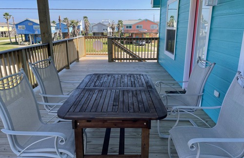 Surfside Beach Casa | Come and enjoy the beautiful Surfside beach and “heav’n fun” in this cozy home!