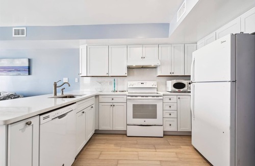 East End Casa | COME AND ENJOY this beautifully decorated beachfront townhome where you can soak up the sun!