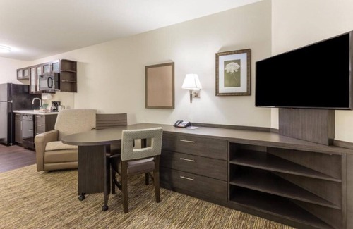 Quad Cities Casa | Come and settle in at newly constructed Room !!