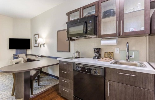 Quad Cities Casa | Come and settle in at newly constructed Room !!