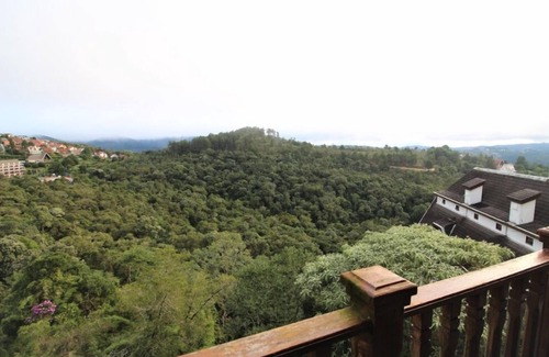 Alto do Capivari Casa | Come stay in a beautiful castle in the mountains of the Jordan countryside