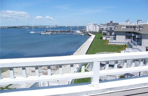 Yachting Village Apartamento | ¡Ven a celebrar la primavera en Newport!