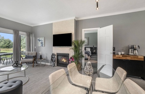 Cedar Condominio | Come cozy up next to the fireplace at our contemporary condo centrally located