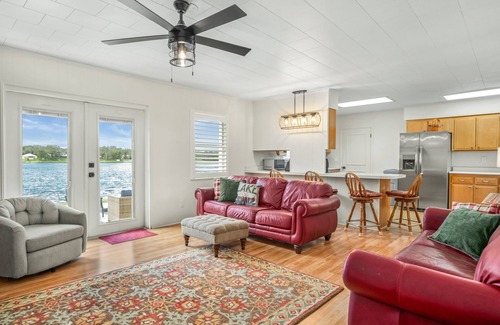 Florida South Atlantic Coast Casa | Come enjoy beautiful Lake Isis Cottage.