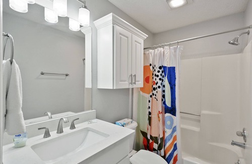 Saint Simons Heights Condominio | Come enjoy Island life, stay at condo with pool - Call for monthly discount