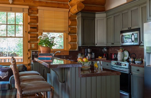 Granite Ridge Chalet De Esquí | Tarifas especiales de arte de principios de otoño para el 3 de septiembre - 31 de octubre de 2019