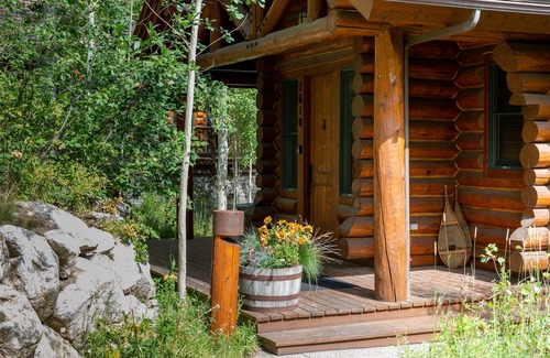 Granite Ridge Chalet De Esquí | Tarifas especiales de arte de principios de otoño para el 3 de septiembre - 31 de octubre de 2019