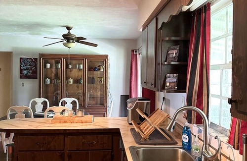 Hawthorne Casa | Come enjoy this cozy Jeep-themed get away in Cross Creek, FL.