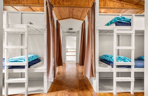 Lower Kaimai Cabina | Hoatu Kaimua Lodge: Escapada limpia, simple y pacífica en el bosque Kaimai