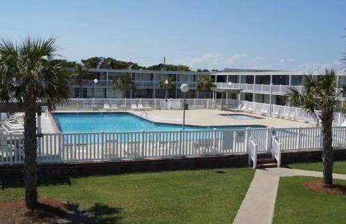 Atlantic Beach Apartamento | Acceso a la playa, gran piscina; con piscina para niños, wifi, televisión de pantalla plana, acceso a la rampa para botes