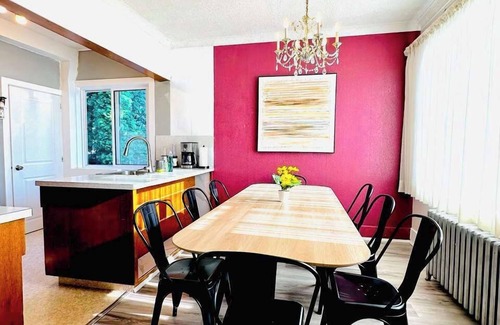 St. James Casa | Come in a large group/Sleeps 14/5 TVs