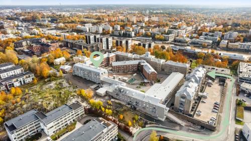 Turku Apartamento | Come in! "Kakola" Room for 3 in idyllic renovated prison area in Turku centrum!