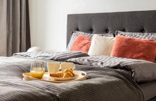 Turku Apartamento | Come in! "Kakola" Room for 3 in idyllic renovated prison area in Turku centrum!