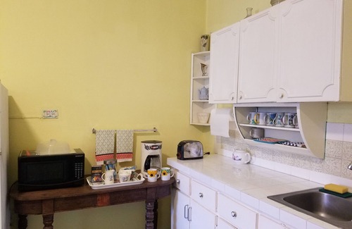 Montego Bay Casa | ¡No necesito un auto! ¡7 minutos a pie de la famosa playa Cave's Doctor! 9min Margaritaville!