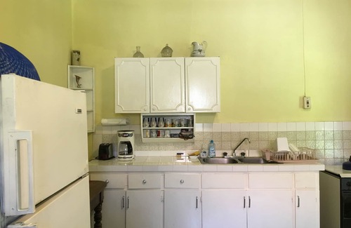 Montego Bay Casa | ¡No necesito un auto! ¡7 minutos a pie de la famosa playa Cave's Doctor! 9min Margaritaville!