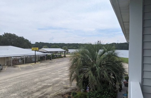 Summerton Apartamento | Come on Down to Goat Island!