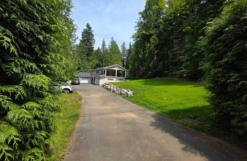 Sproat Lake Casa | Come play at LeLacShac, a relaxing fun themed home a minute from Sproat Lake