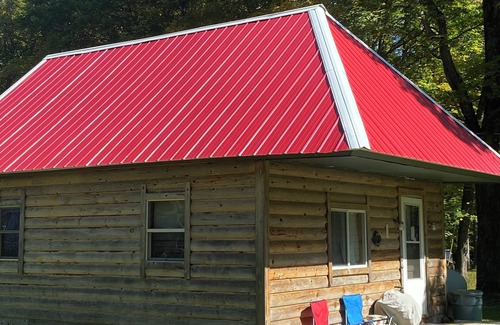 Manistique Cabina | Come relax at the cabin on Indian lake. The outdoors awaits you and your pets.