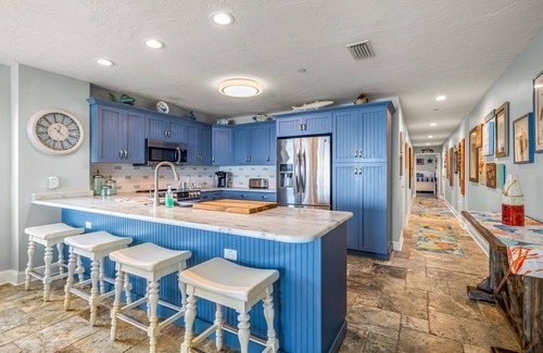 Redington Shores Condominio | Venga a relajarse en el paraíso! Impresionante condominio de lujo frente al mar