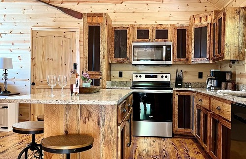 Murphy Cabina | Come Rest, Relax and Explore at the Tipsy Elk Cabin!
