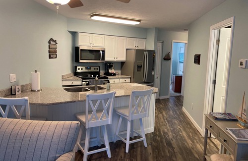 Gypsum Condominio | Come Sail Away Condo with Pool and Boat Slip