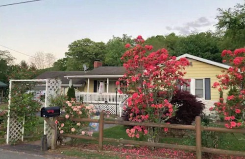 Waynesville Casa | Come see the Great Smoky Mountains.