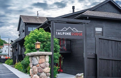 North Creek Condominio | Come stay at Alpine Lodge for amazing views!