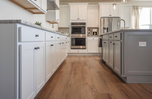 Delavan Casa | Come stay at Harbor Court for amazing lake views!