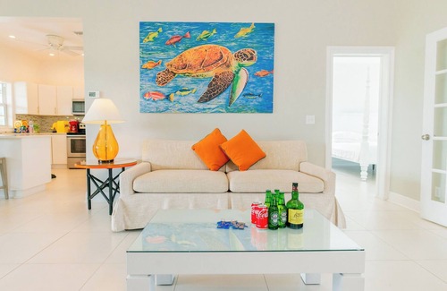 Jolly Harbour Apartamento | Come stay at this Three Bedroom Superior Apartment for amazing views!