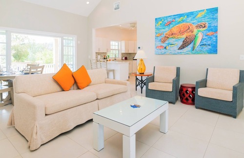 Jolly Harbour Apartamento | Come stay at this Three Bedroom Superior Apartment for amazing views!