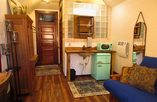Hot Springs Apartamento | Newly remodeled room at Fall River Suites, NO cleaning fee
