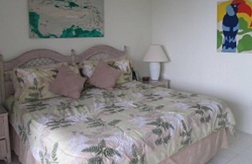 Bolongo Bay Condominio | Disfrute de su estancia en el paraíso! Disfrute de la Playa, Océano y piscina a pocos pasos del condominio!