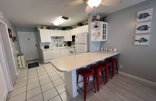 Winfield Condominio | Come stay in this 2 bedroom at Gulf Shores Plantation! Relaxation awaits you!