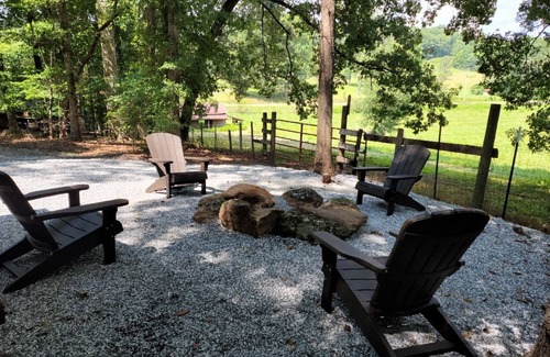 Clarkesville Cabaña | Come stay on the farm! King Bed Hot tub minutes from Alpine Helen GA